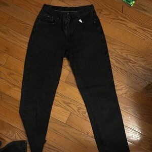 Elegant Black Ankle & Cropped Jeans